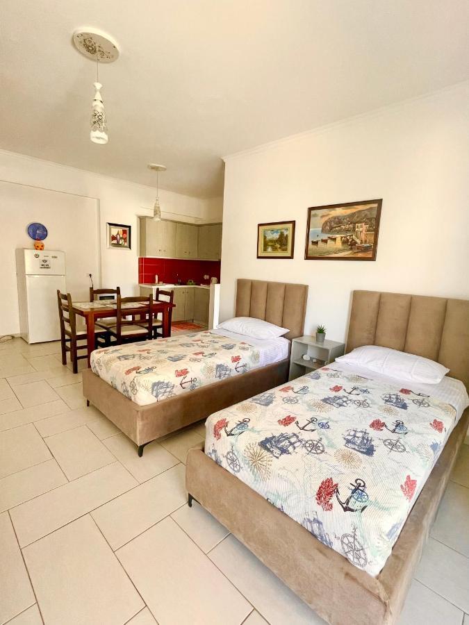 Sea Apartments Himare Buitenkant foto