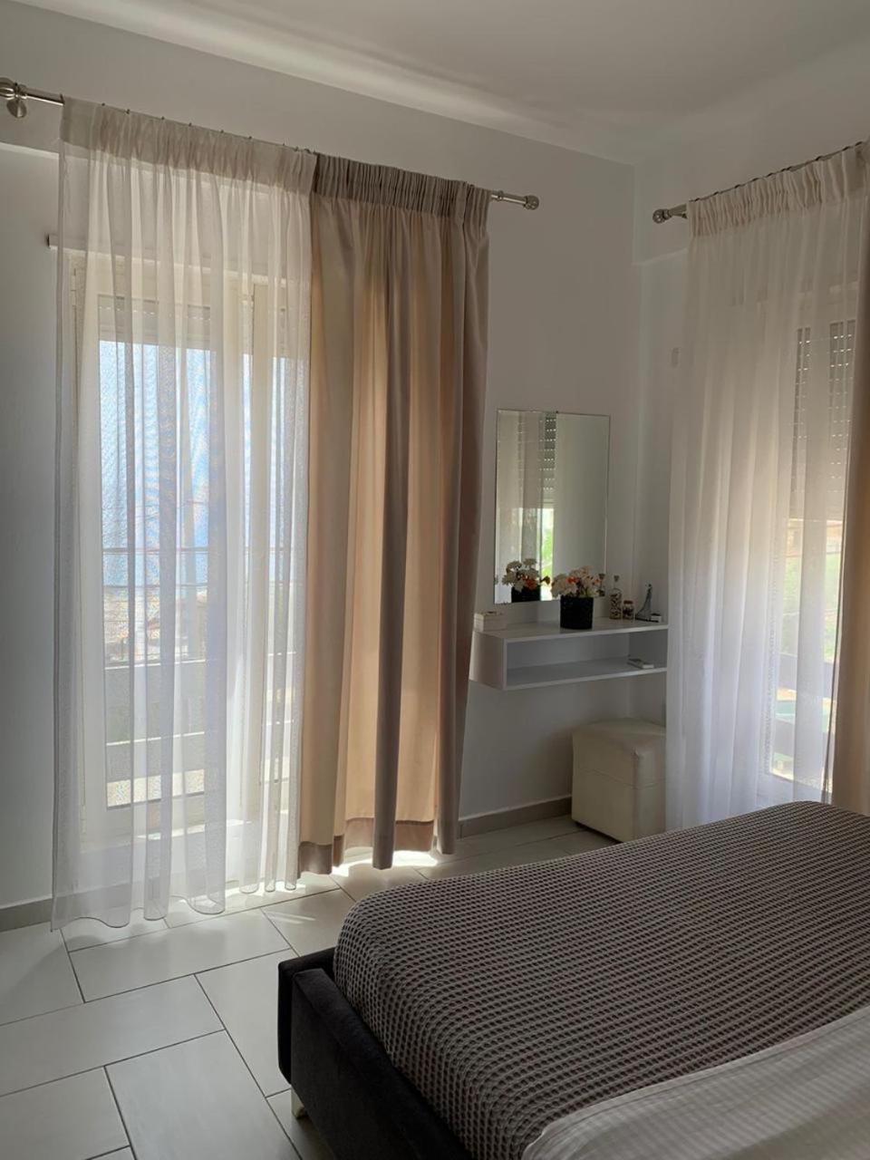 Sea Apartments Himare Buitenkant foto
